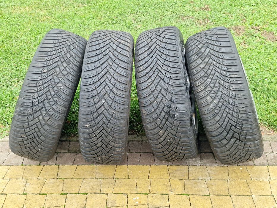 Felgi z oponami zimowymi Hankook 205x55 r16, rozstaw śrub  5x114,3 toyota