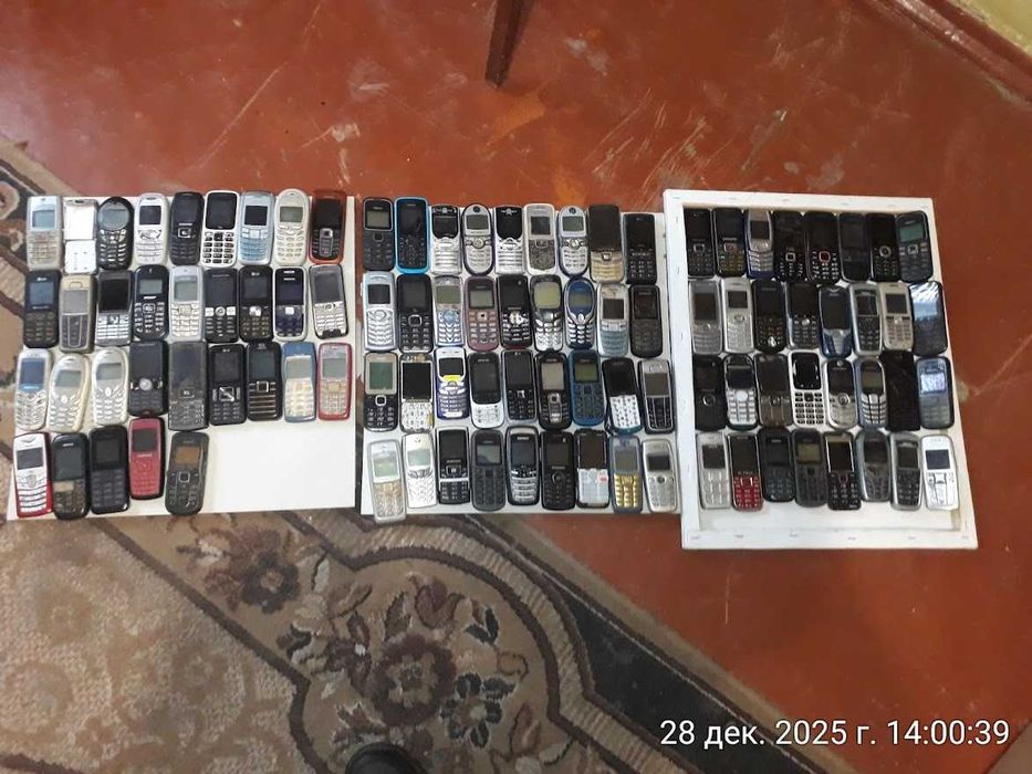 Телефоны ( 100шт.)