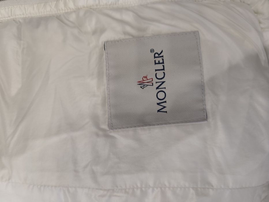 Лёгкий пуховик Moncler,оригинал