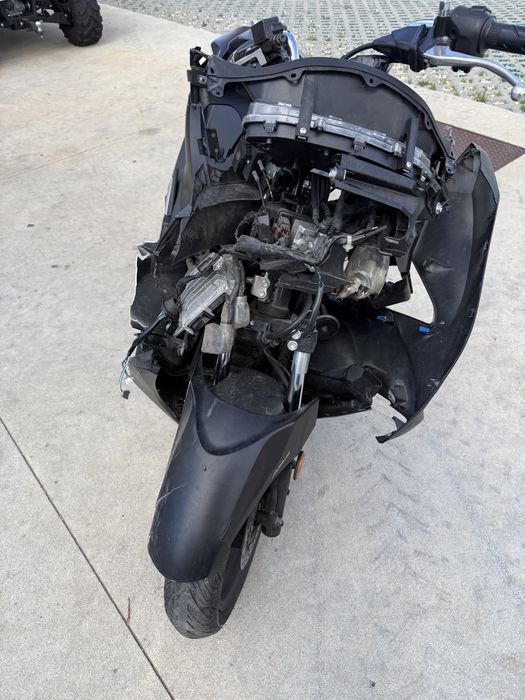 Vendo pcx 2024 acidentada 14mil km