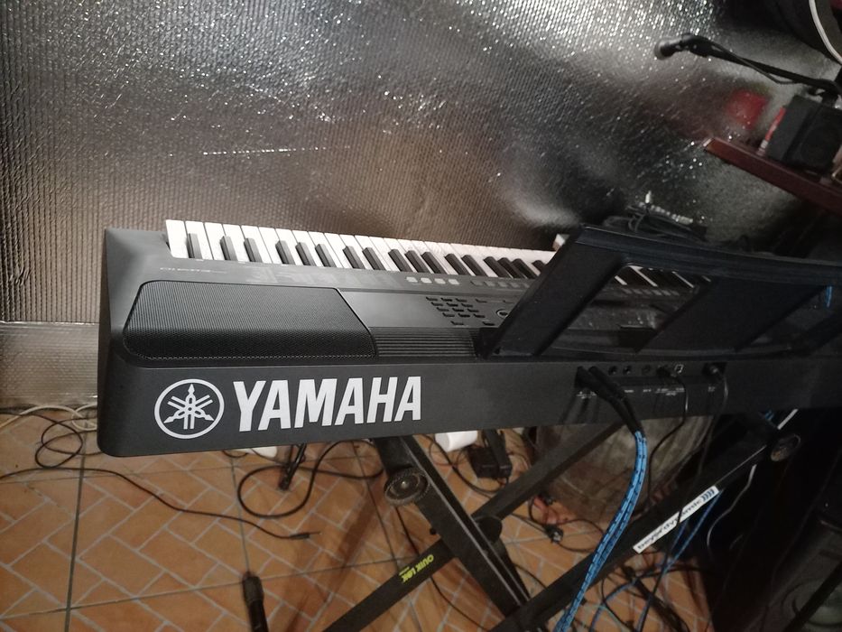 Teclado yamaha Ew410