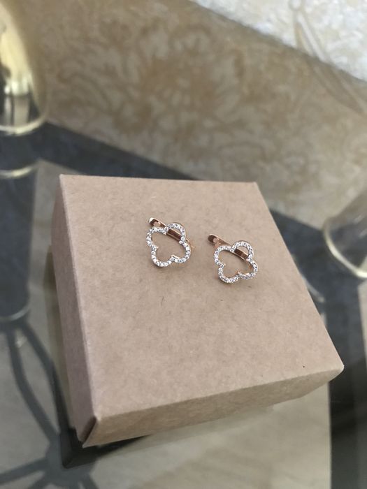 Серьги из медицинского золота.