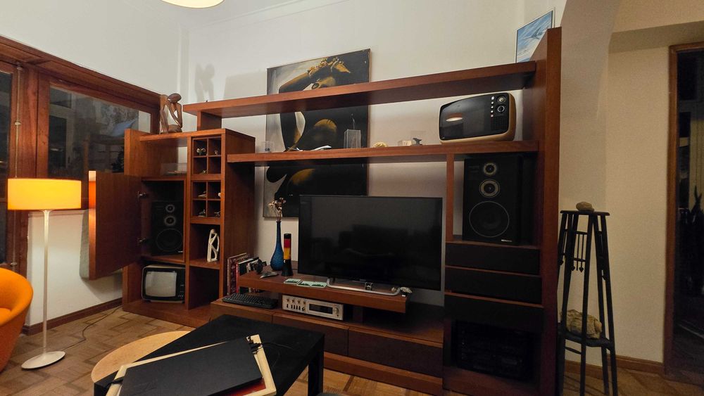 Grande estante moderna para sala
