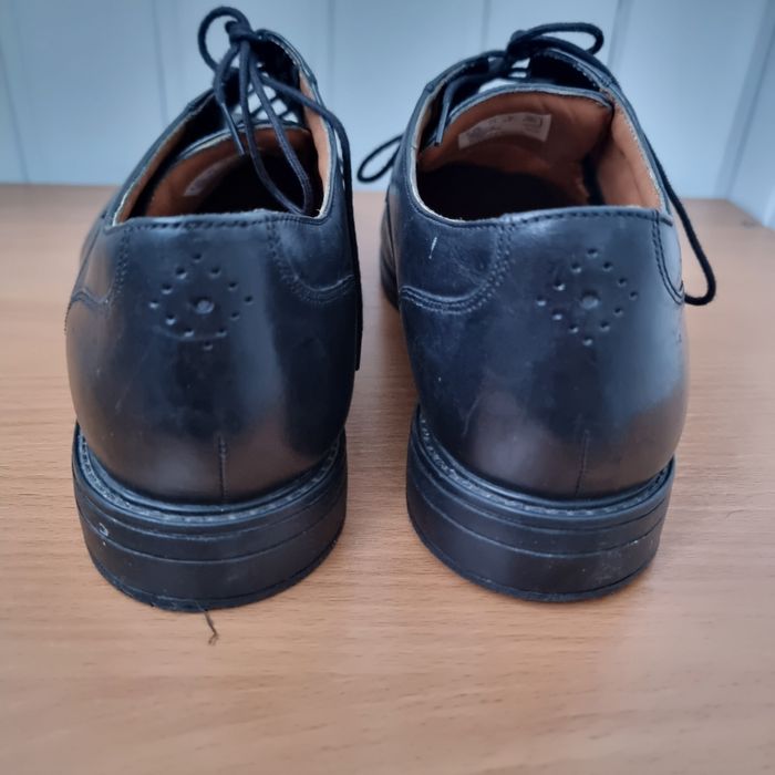 Шкіряні туфлі Clarks. Чоловічі туфлі на шнурівці
