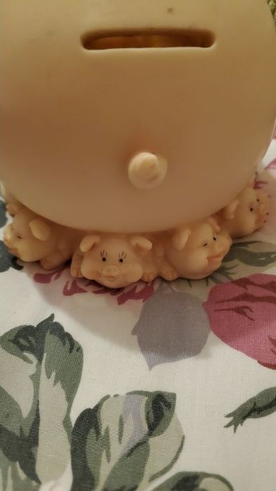 Копилка свинка, скарбничка.