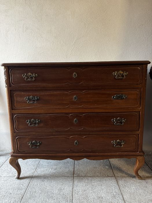 Movel comoda e mesinhas de cabeceira classicos