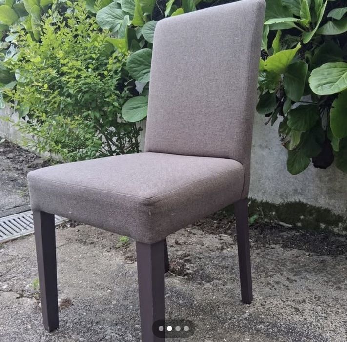 8 Cadeiras em estofo