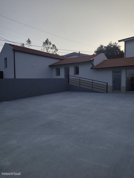Moradia T2 isolada com jardim e acessibilidade