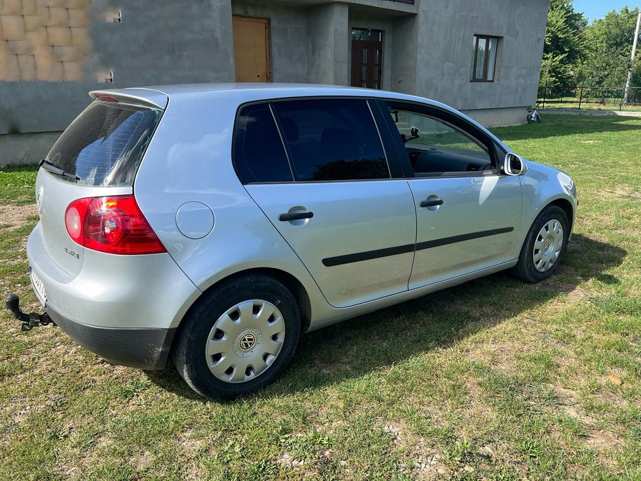 Автомобіль Фольксваген гольф 5