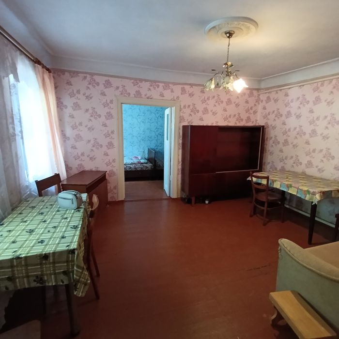 Продаю пів будинку Космонавтів, окремий двір,