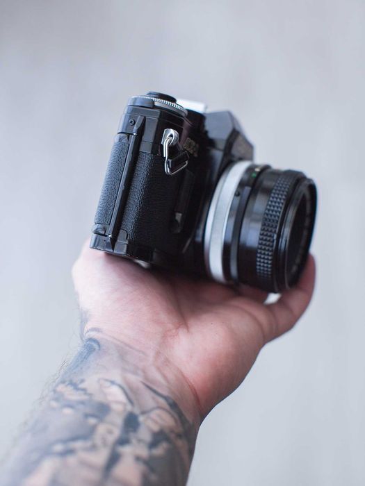 Canon AE-1 (Preta) + FD 50mm f/1.8 (Analógica 35mm) - Totalmente Funcional - Estado OK