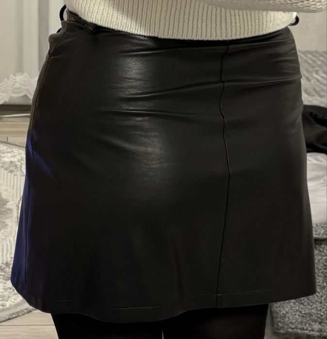 Жіноча шкіряна спідниця