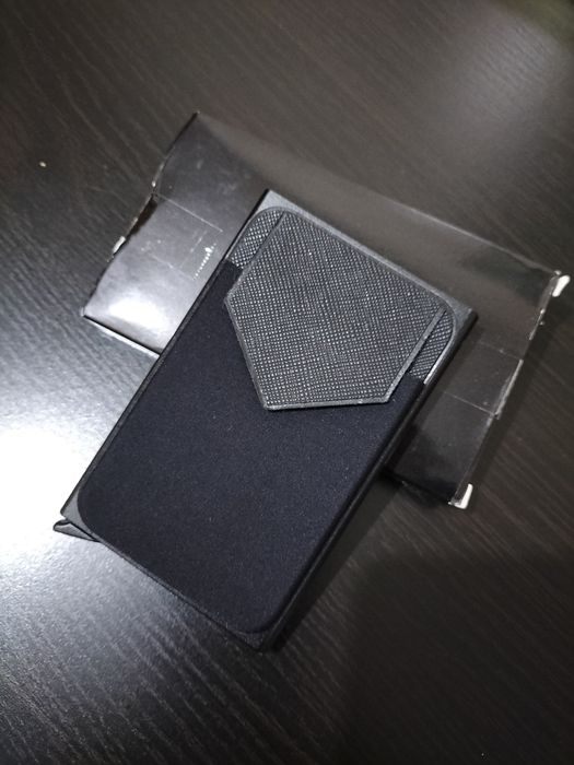 Porta cartões com um design elegante material  premium e compacta