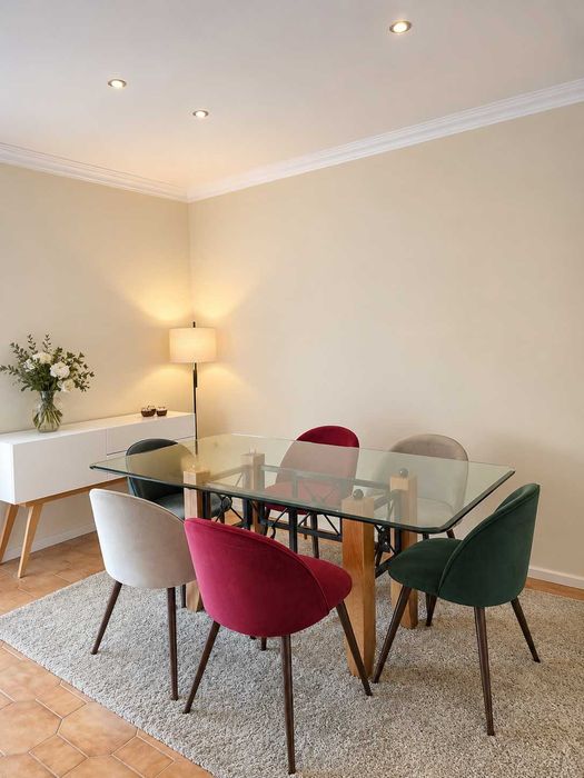 CONJUNTO DE MESA + 6 CADEIRAS  Elegante e Moderno