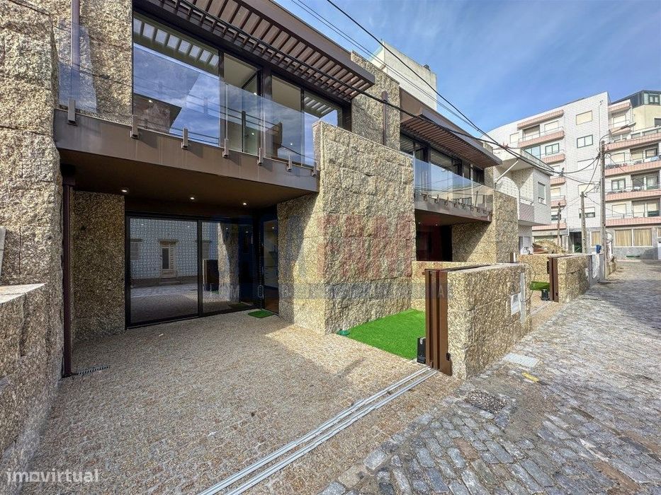 Moradia V2 localizada na 2ª linha do mar em Aver-o-Mar.