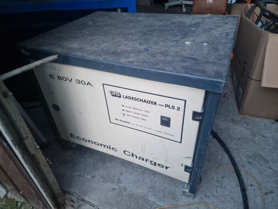 Wozek widlowy elektryczny