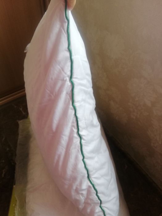 Комплект подушек, бу. Воспользуйтесь бесплатной доставкой Олх до 31 ок