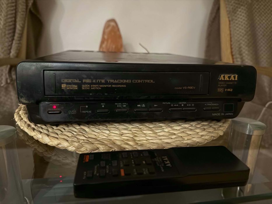 Odtwarzacz kaset VHS Akai
