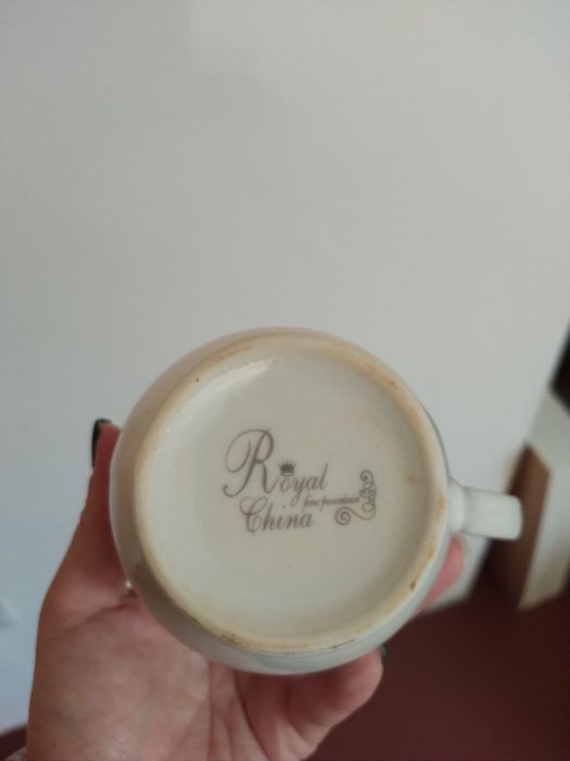 Conjunto de chavenas de café e de chá em porcelana - Royal China