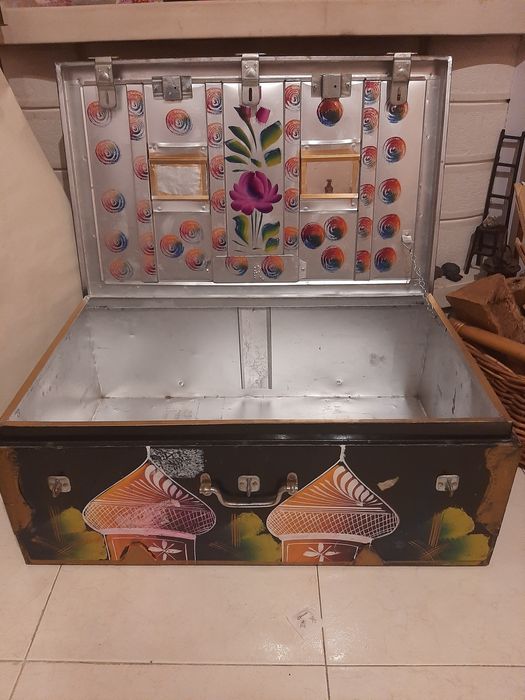 Arca Mala Bau pintado mão chapa e ferro