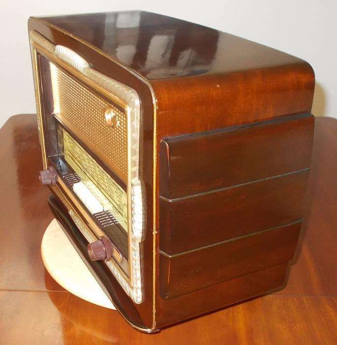 Rádio Francês a válvulas, de 1954