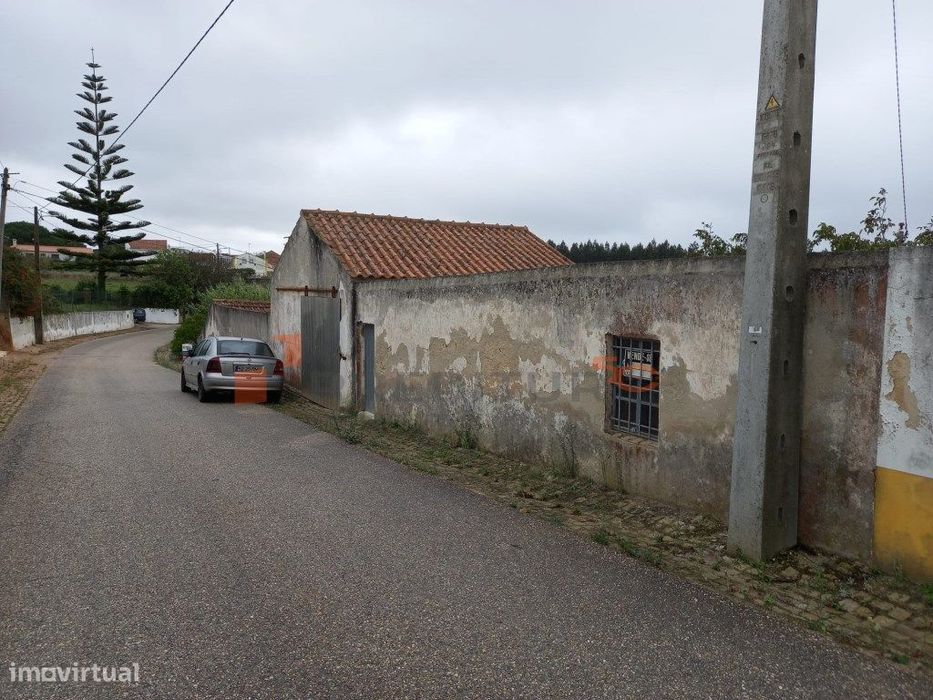 Casa Rústica T2 em Alvorninha, Caldas da Rainha