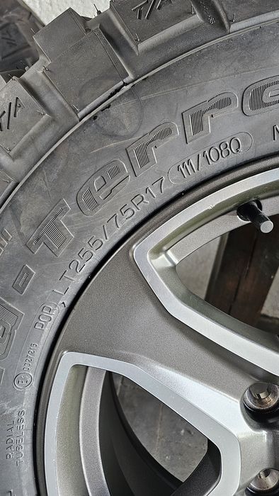Jeep Wrangler Rubicon Koła Opony BF Goodrich Mud Terrain 255/75/17