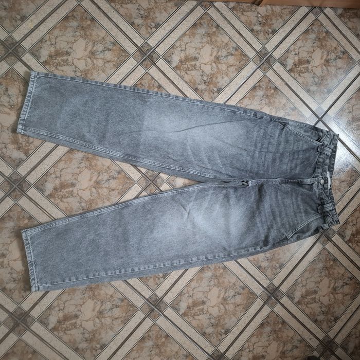 Jeansowe spodnie Baggy Stradivarius