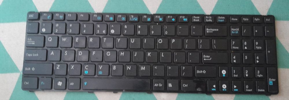 cyfetki/literki z klawiatury asus