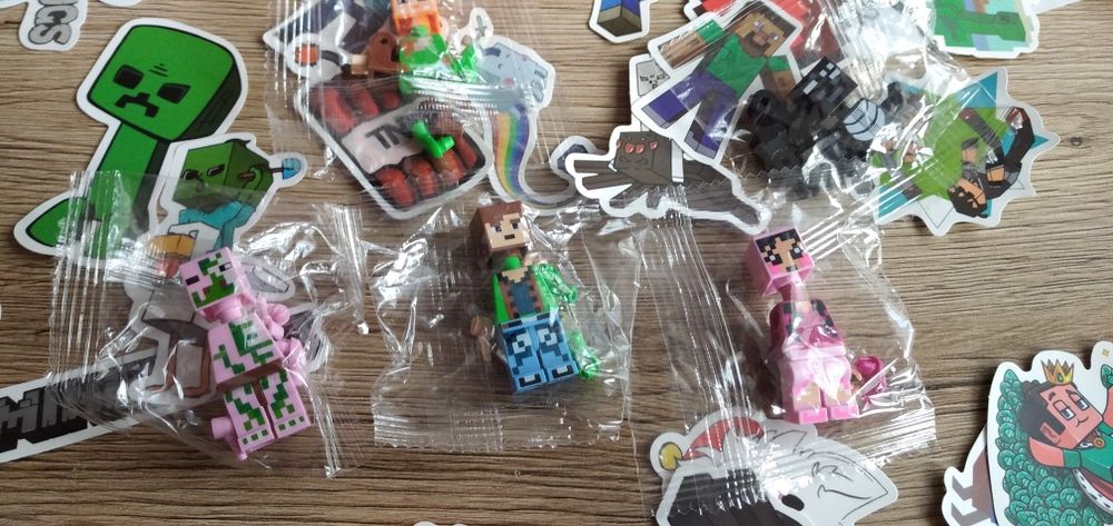 Zestaw Minecraft UNO i gratis ludzik lego