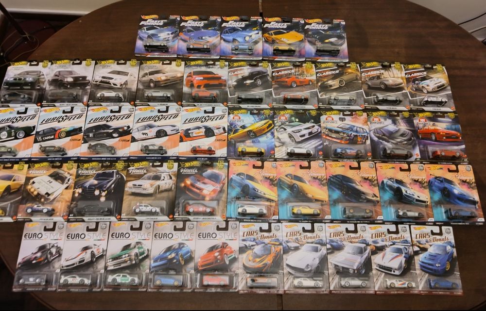 Coleção Diecast 1:64 (Hot Wheels, Pop Race, MiniGT, Tarmac)