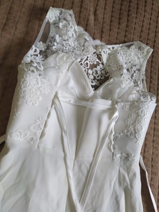 Ніжна весільна сукня