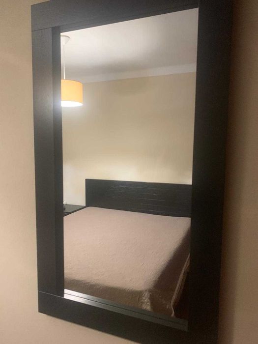 Conjunto de Quarto em Madeira / Wengué – Cabeceira, Cómoda, Mesa Cabeceira e Espelho
