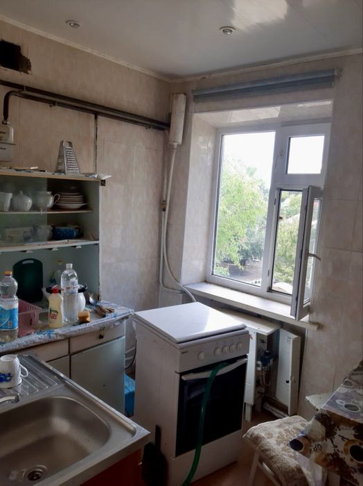 Рені, центральна вулиця біля парку, продам двокімнатну квартиру