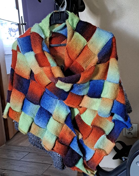 Chusta recznie zrobiona na drutach