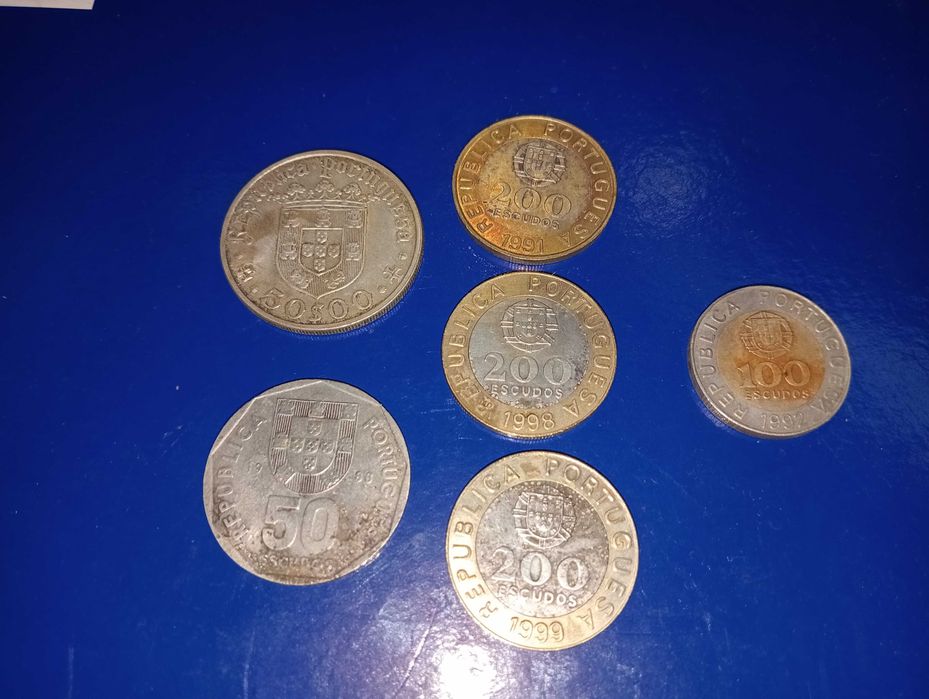 Moedas antigas em bom estado