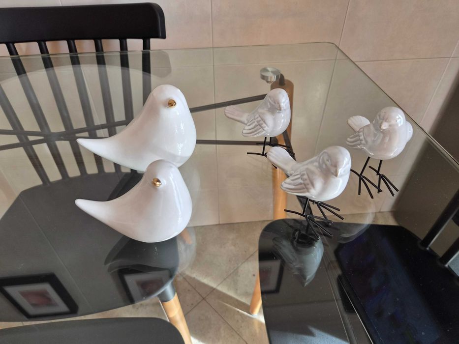 Conjunto de aves brancas decorativas
