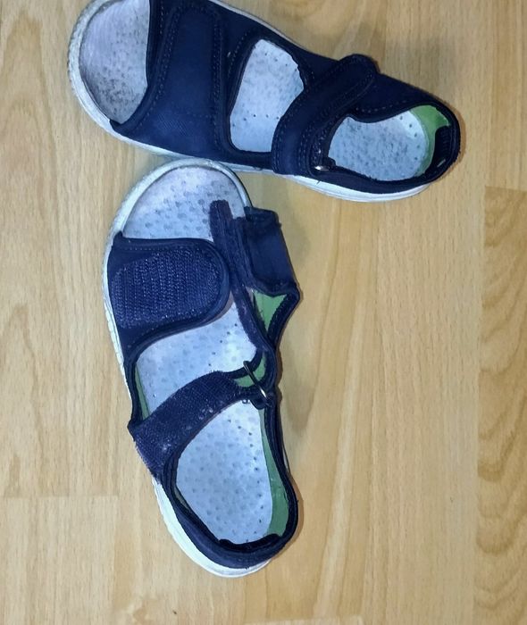 Детские кожаные кроссовки.  Фирменные . Размер - 24,26,29,30.