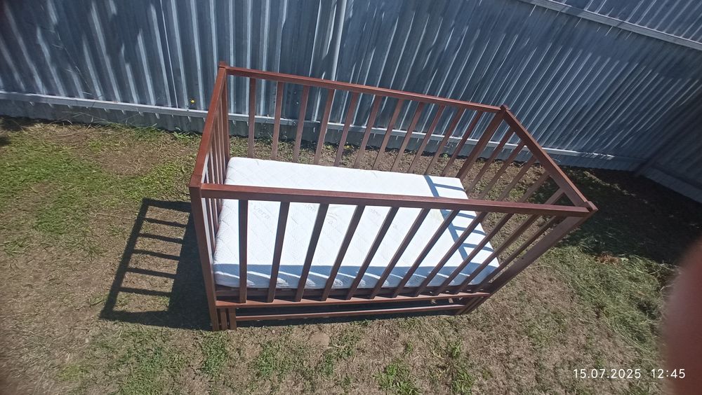 Дитяче ліжечко..