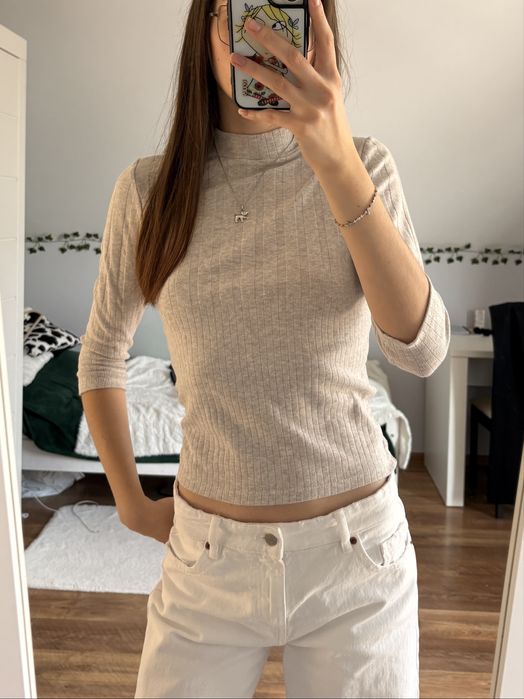 Beżowa bluzka z półgolfem 3/4 rękaw Stradivarius S