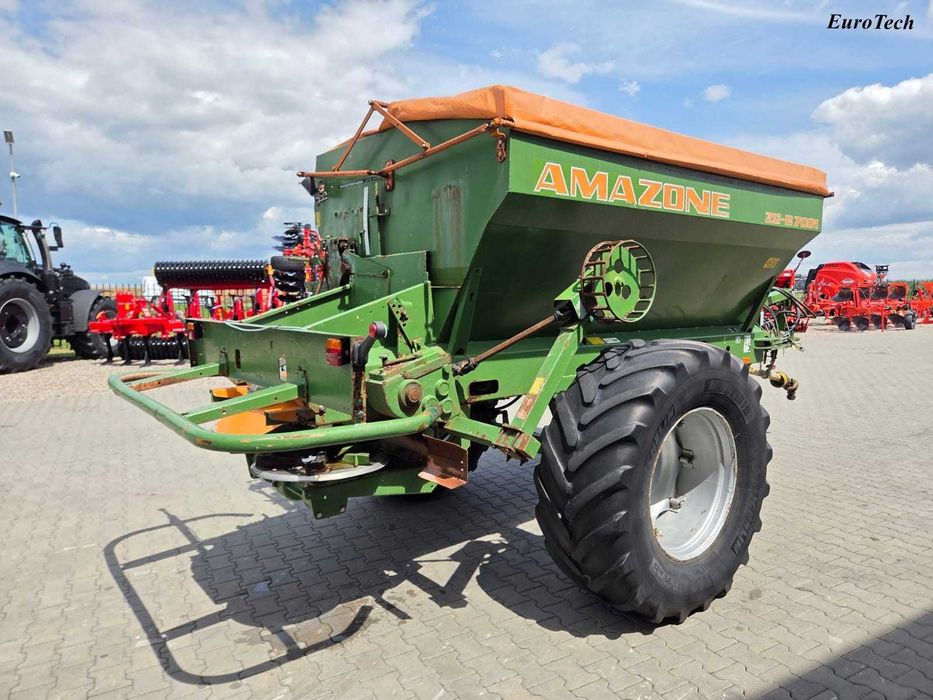 Rozsiewacz ciągany Amazone ZG-B 7001