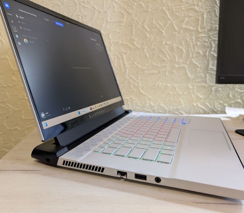 Dell Alienware m15 r3 i7 10875h 32gb ozu, ssd 512 Nvidia 2080 super