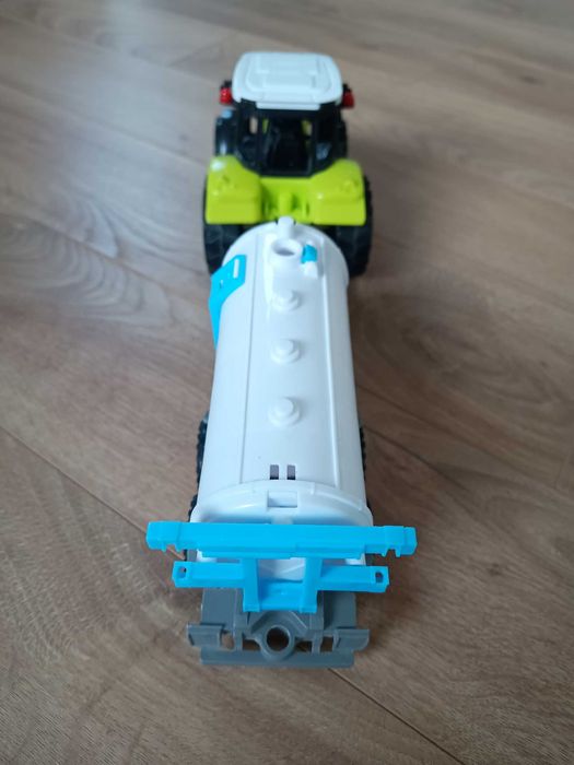 Zabawka traktor z cysterną