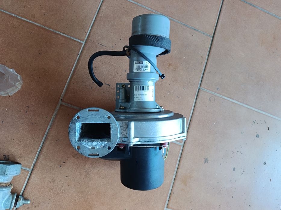 Wentylator promieniowy  firmy ebm-papst, model RG148/1200-3633 i inne