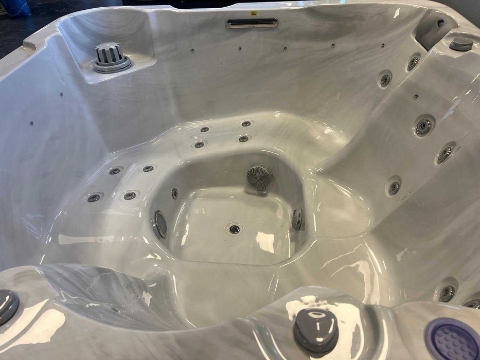 NOWE Jacuzzi RLX Spa RS40 – Szwedzki luksus! Zima 2026, 2 leżanki!