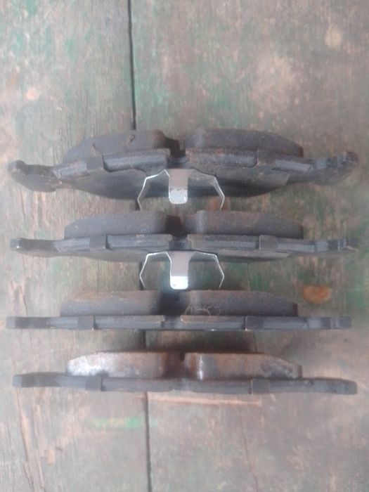 Тормозные колодки передние Опель вектора  в