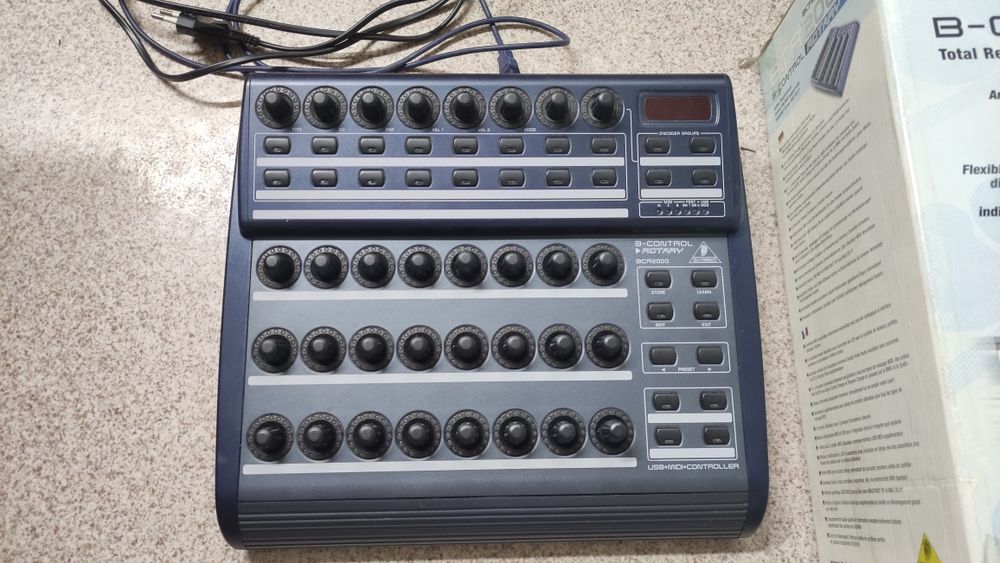 Behringer BCR2000 midi контроллер