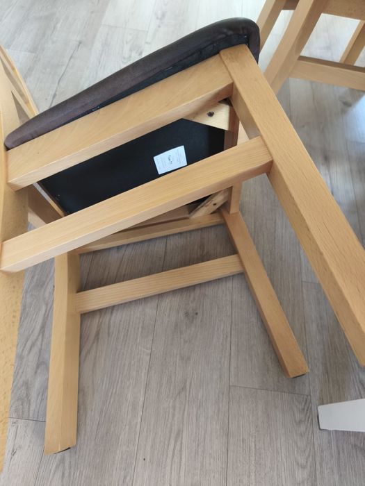 Продам комплект дерев'яний розкладний стіл та 6стільців