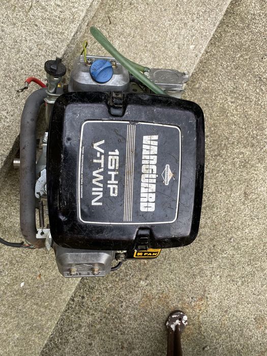 Silnik Briggs & Stratton Vanguard 16 KM