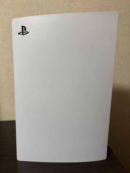 Продам Sony PlayStation 5 (PS5)